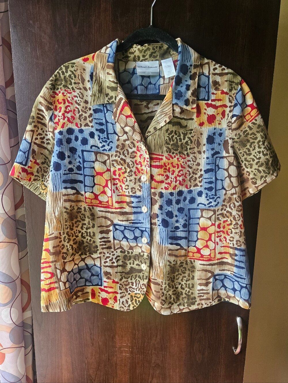 Alfred Dunner Abstract Short-Sleeve Button-Down in Blue, Red, Brown Size 16P